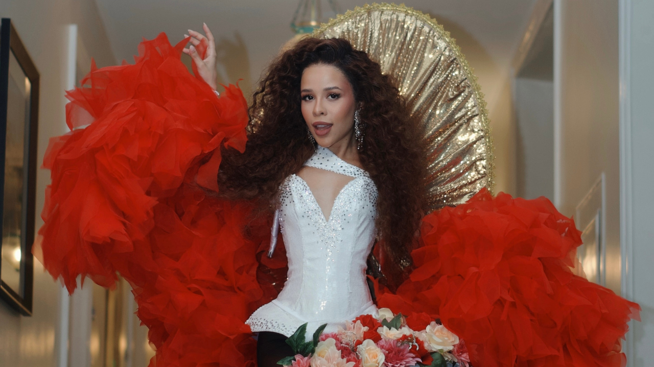 Laura Brito homenageia Elba Ramalho no Baile da Vogue 2025 com look exclusivo de Fabrício Neves