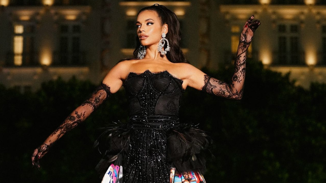 Baile da Vogue: Alane Dias faz homenagem à Vogue 50 anos