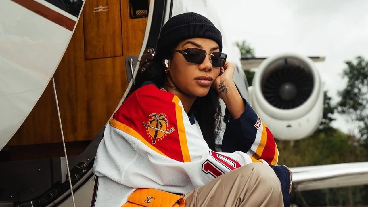 Avião com Ludmilla realiza pouso de emergência após falha técnica