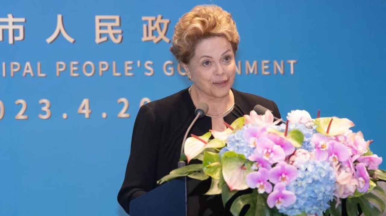 Dilma Rousseff apresenta melhoras no tratamento, mas segue internada na China