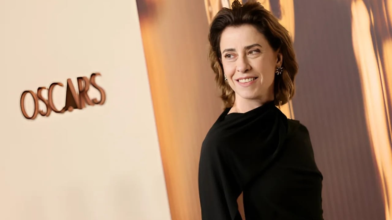 Fernanda Torres aposta em vestido da The Row para jantar dos indicados ao Oscar