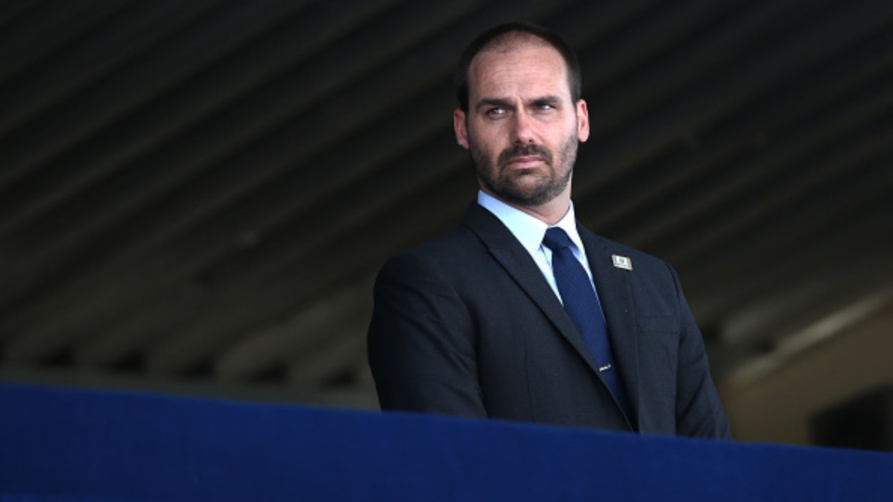 Eduardo Bolsonaro solicita esclarecimentos sobre despesas da viagem de Janja