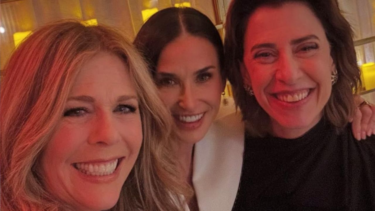 Demi Moore compartilha foto ao lado de Fernanda Torres em jantar especial do Oscar