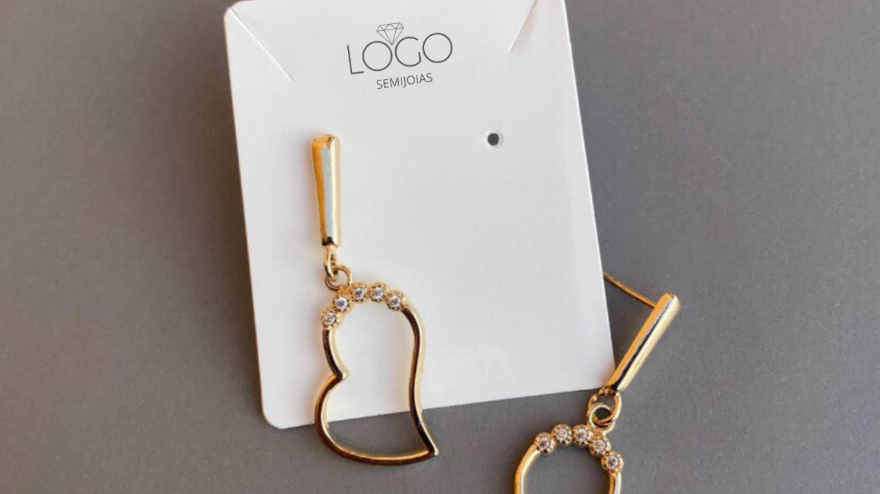 Cartelas personalizadas para semijoias: um investimento que vale a pena