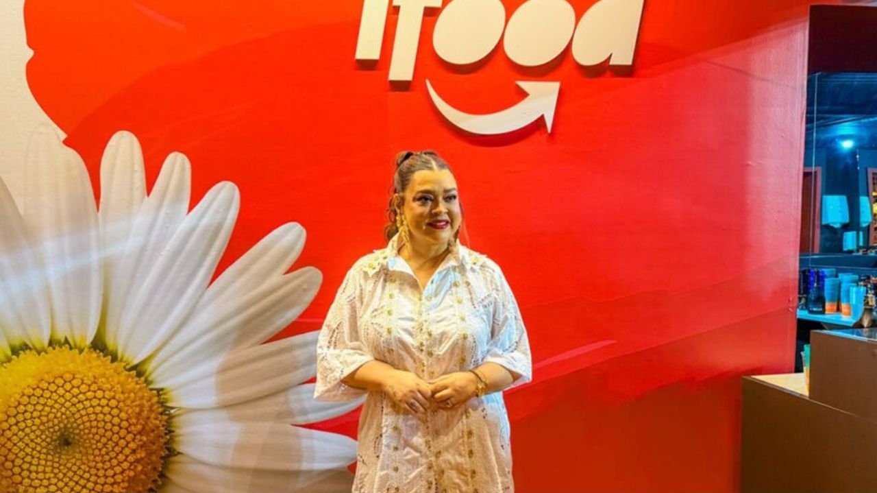 Preta Gil festeja carnaval em Salvador e ganha homenagens de amigos