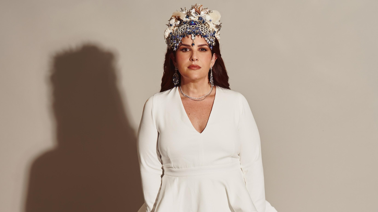 Ju Ferraz homenageia Iemanjá para Baile do Copa