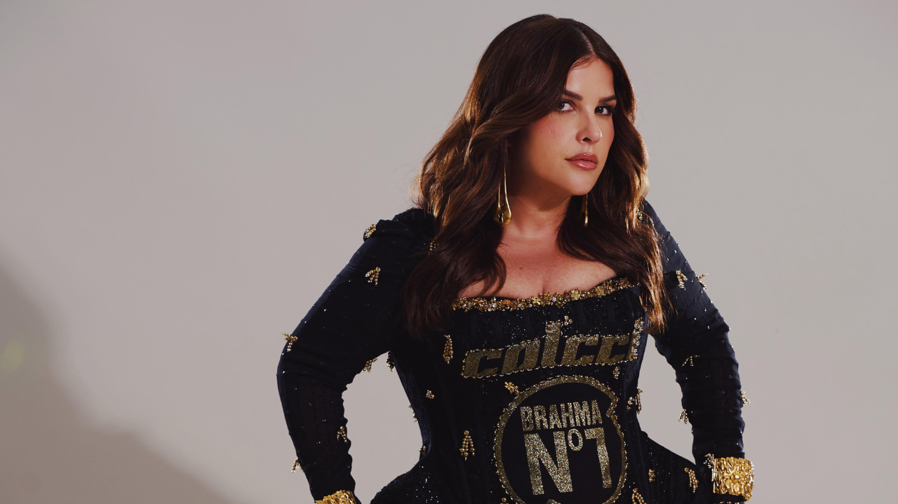 Na primeira noite do Camarote N1, Ju Ferraz valoriza a manualidade com look sob medida assinado por Helô Rocha