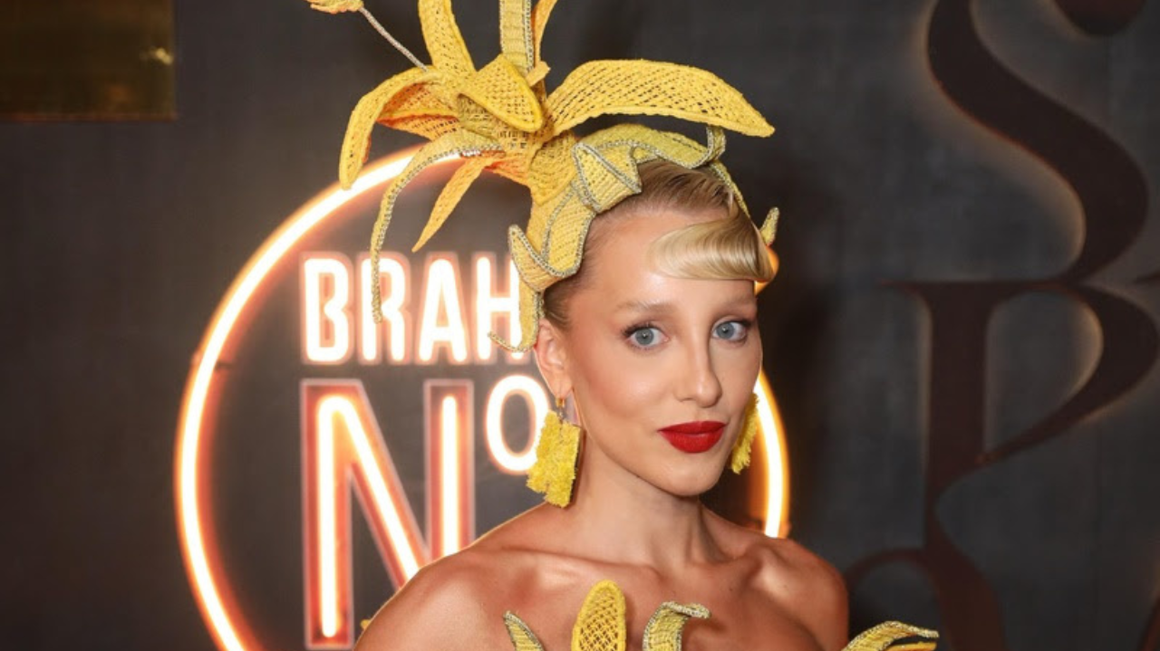 Em segundo dia de Sapucaí Malu Borges brilha com look exclusivo do designer Samuray Martins