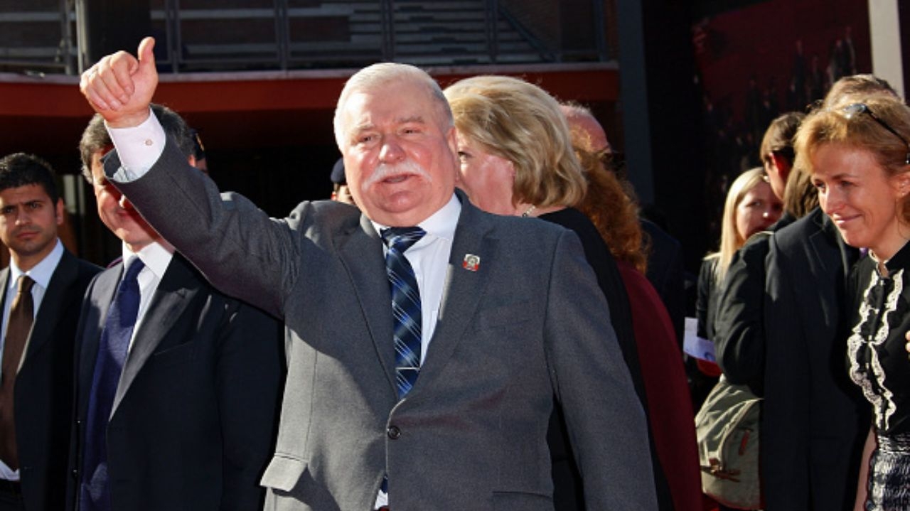Lech Walesa critica postura de Trump durante reunião com Zelensky