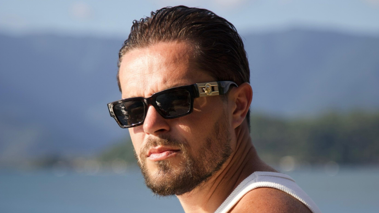 Fotógrafo e influencer Trumpas faz transplante capilar com técnica revolucionária na Human Clinic