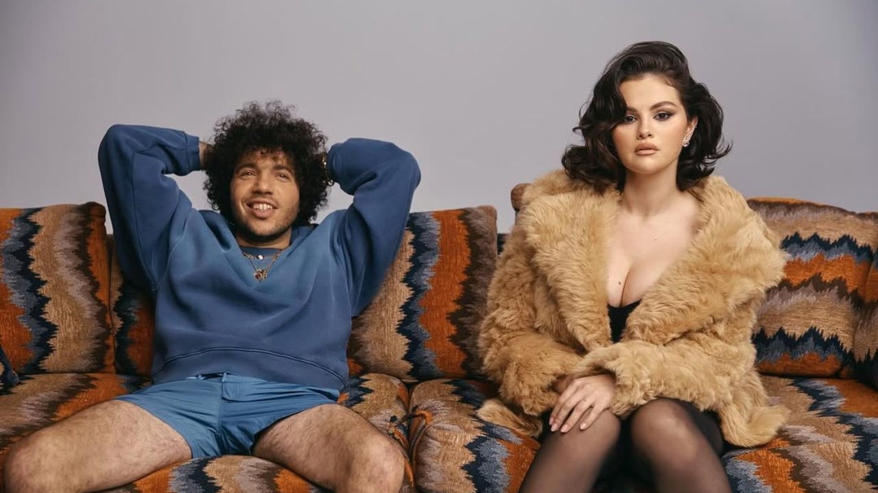 Selena Gomez deixa Benny Blanco fazer sua maquiagem e diverte fãs