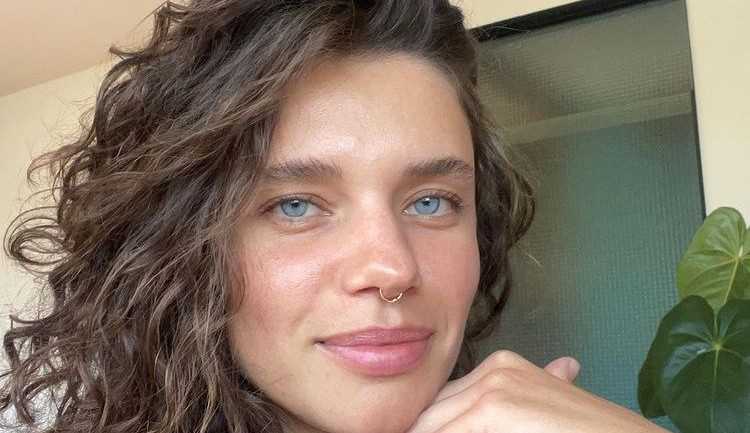 “/O amor entre mulheres é transformador”/, diz a atriz Bruna Linzmeyer