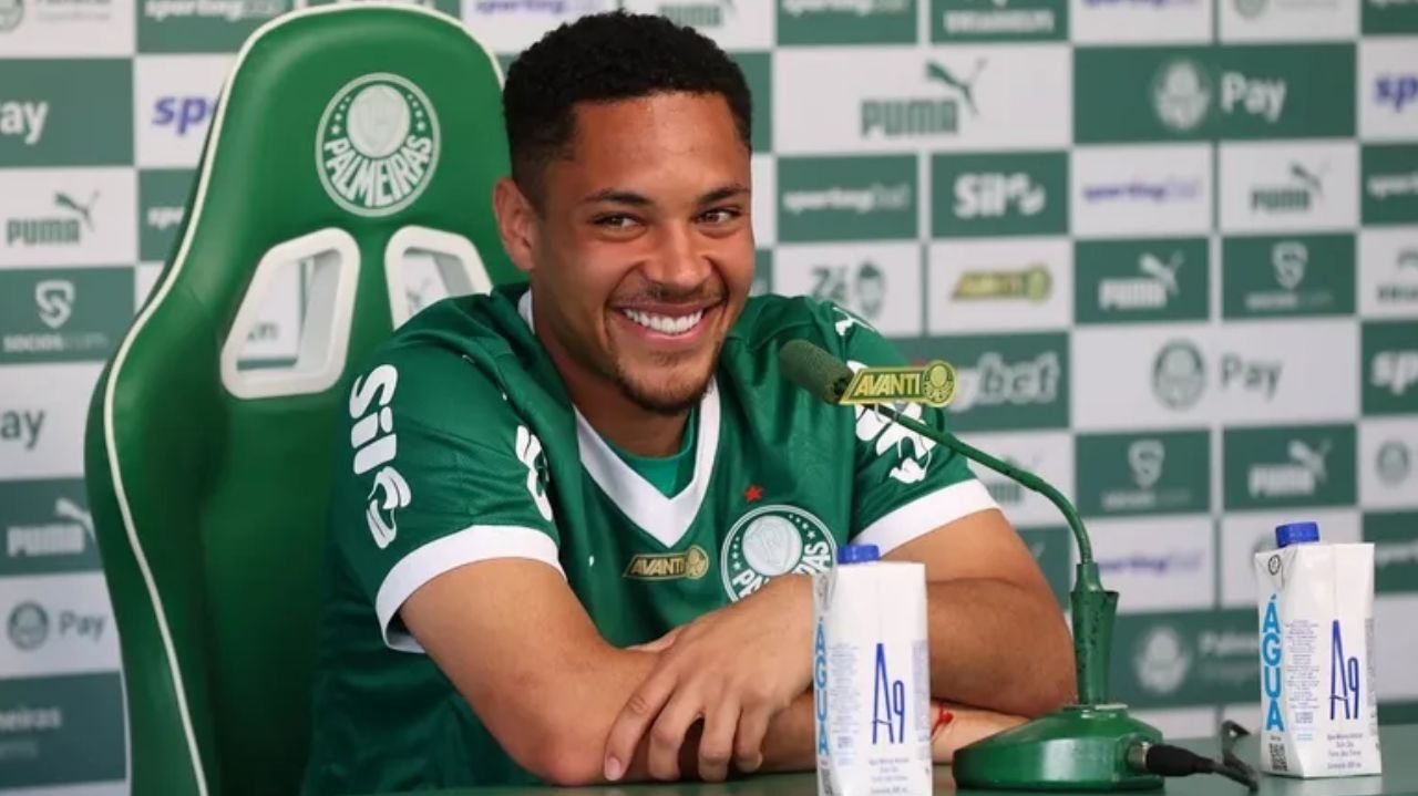 Vitor Roque quer ajudar o Palmeiras para “pagar dívida”