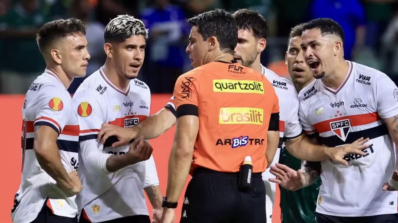 São Paulo protesta contra arbitragem da semifinal do Paulistão