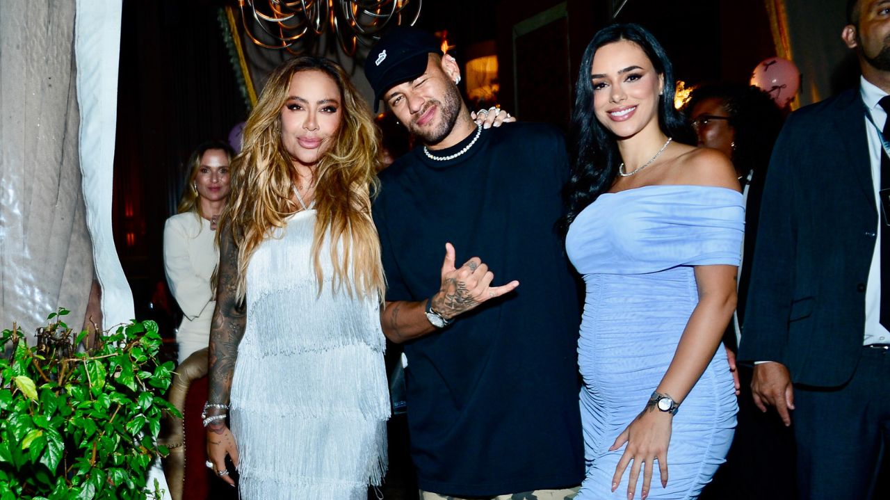 Rafaella Santos celebra aniversário com jantar íntimo ao lado da família e amigos