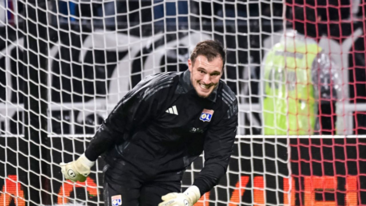 Ex-botafoguense é elogiado por técnico europeu no Lyon da França