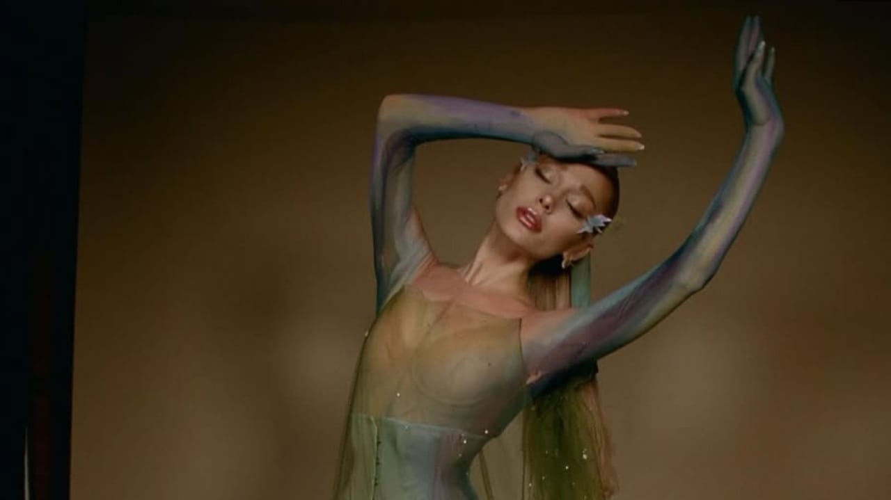 Ariana Grande anuncia curta-metragem para versão deluxe do Eternal Sunshine