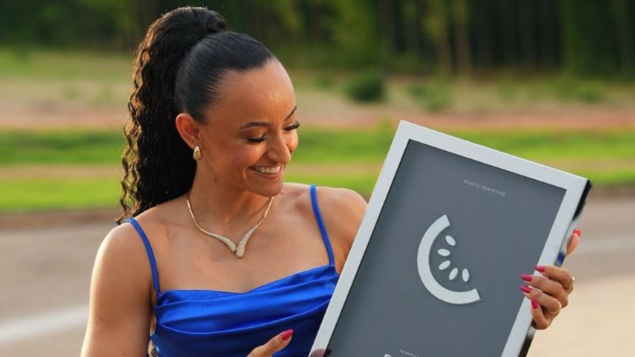 De mãe solo desempregada a empresária milionária: a jornada de Larissa Miranda no tráfego pago