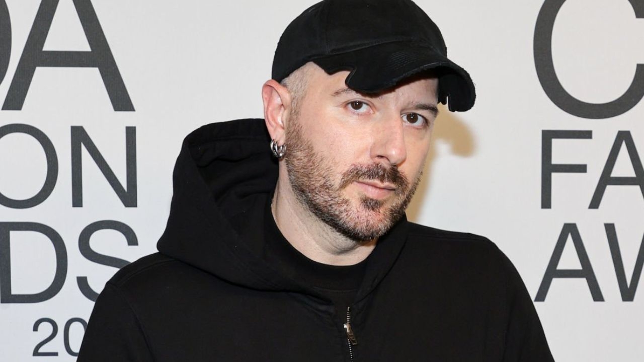 Gucci confirma escolha de novo diretor criativo Demna Gvasalia para a marca