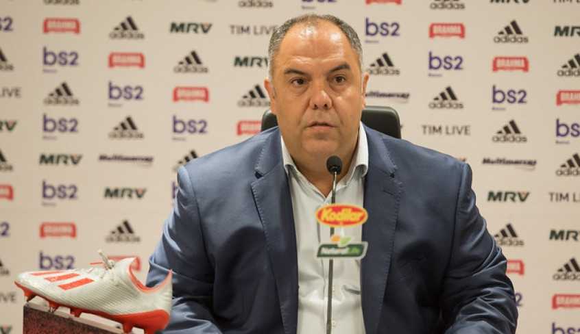 Com a especulação de Daniel Alves no Flamengo, Marcos Braz desconversa sobre o assunto