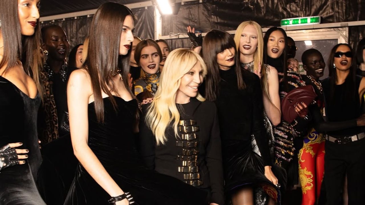 Relembre alguns dos momentos mais icônicos de Donatela Versace