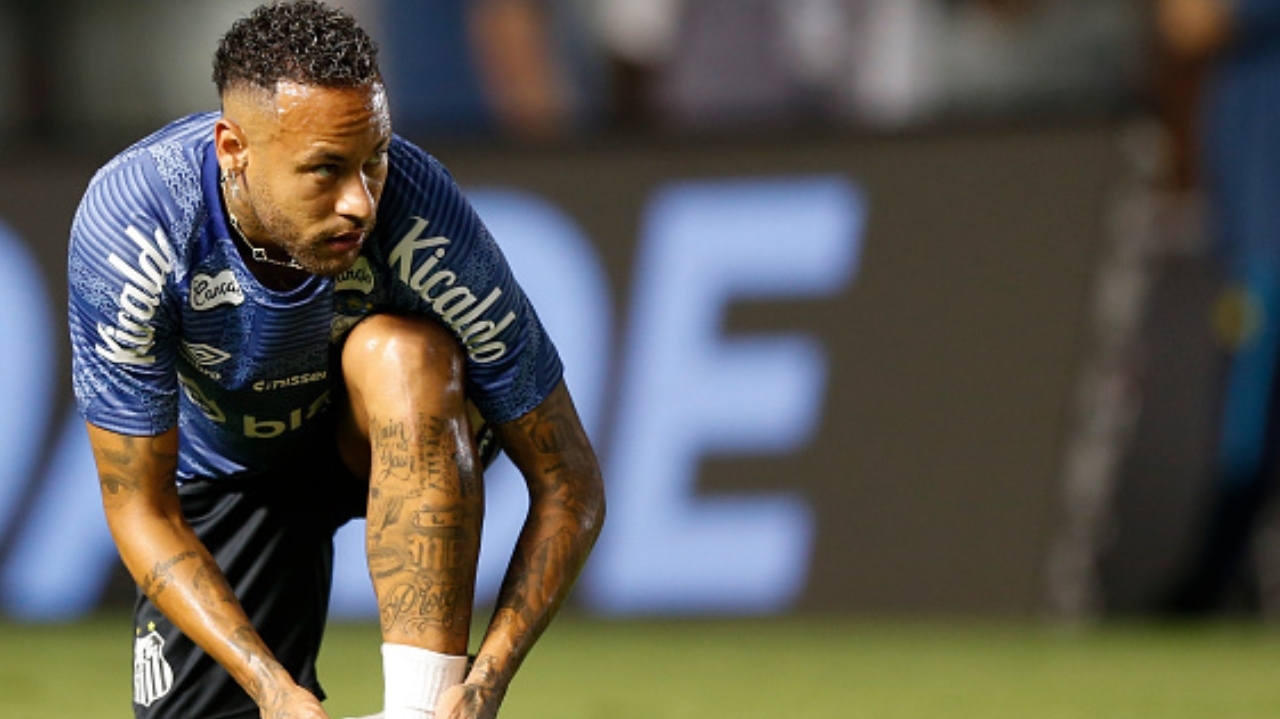 Neymar faz pronunciamento por estar fora da seleção após lesão na coxa esquerda