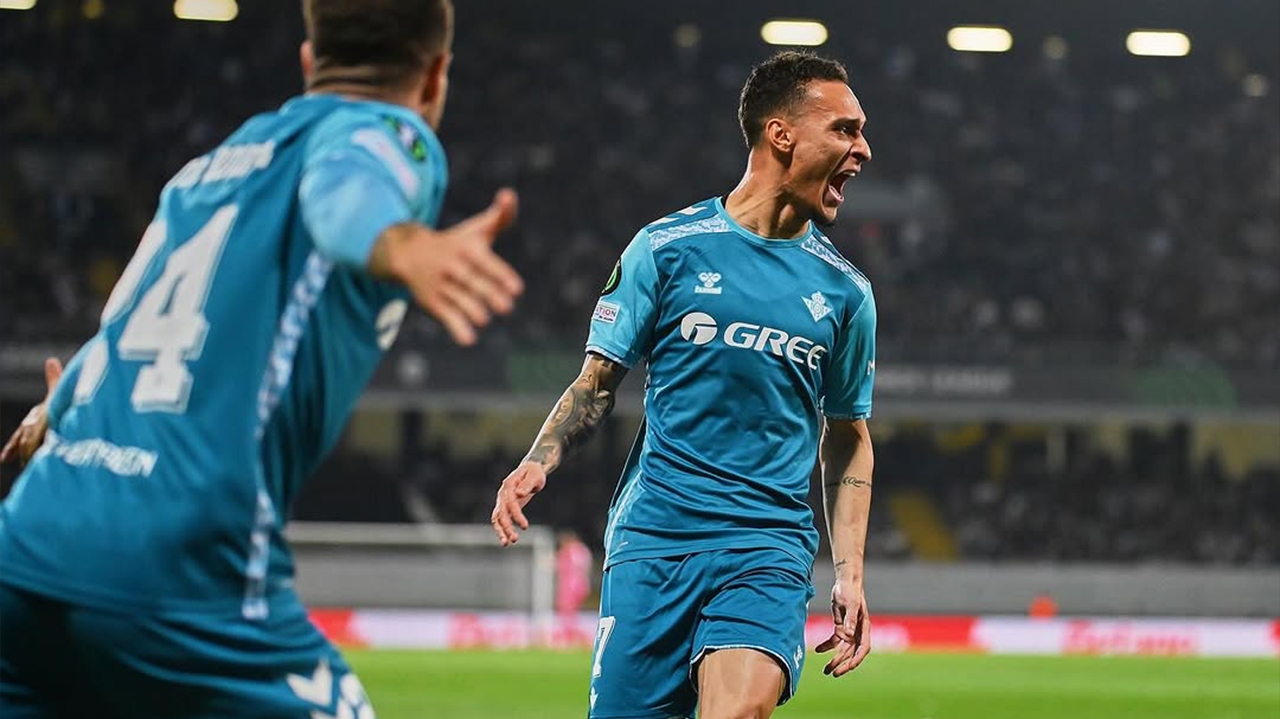 Destaque do Betis, Antony detona clima inglês “É melhor que Manchester”