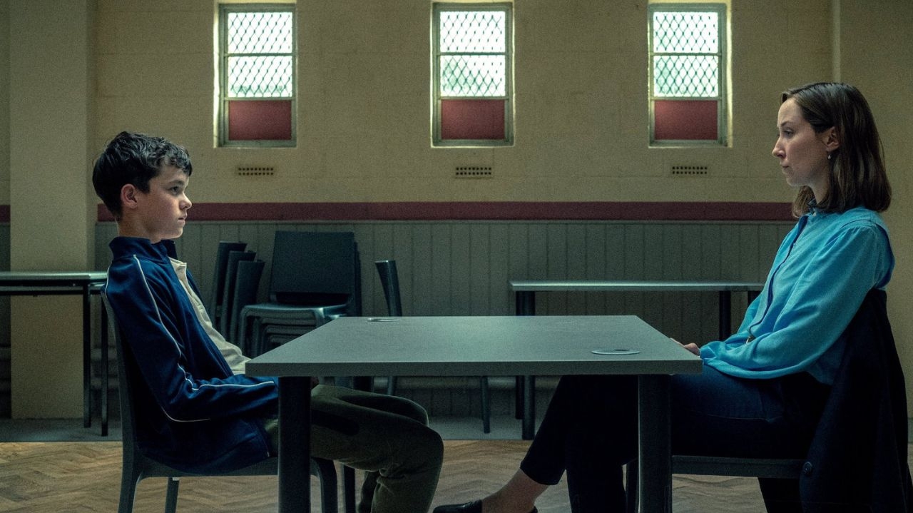 Diretor de “Adolescência” revela bastidores da série mais assistida da “Netflix”