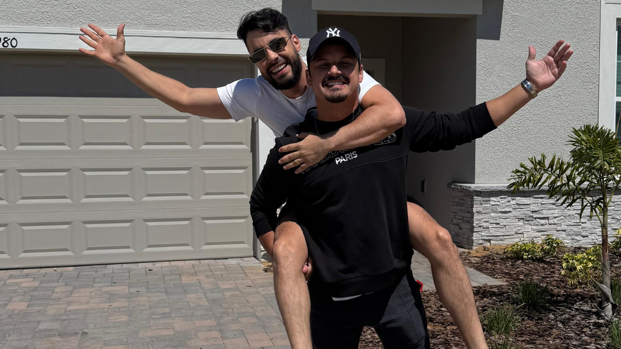 Clayton & Romário compram mansão luxuosa com 10 quartos em Orlando