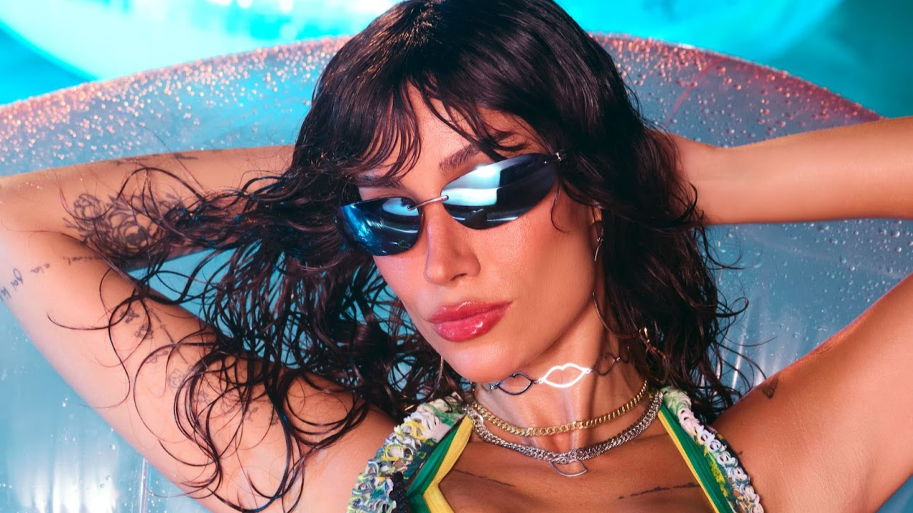 Bianca Andrade estrela primeira campanha do ano da marca Boca Rosa para anunciar linha de glosses labiais