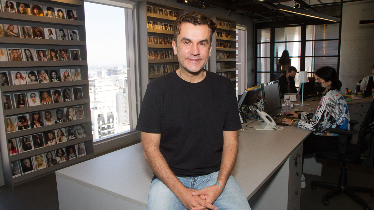 Profissionais da moda repudiam: não se pode citar uma garota de programa como “profissão: modelo”