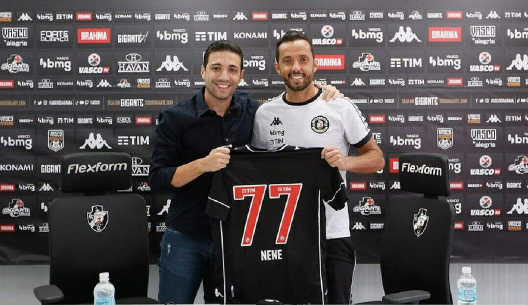 Nenê é apresentado e já pode estrear pelo Vasco
