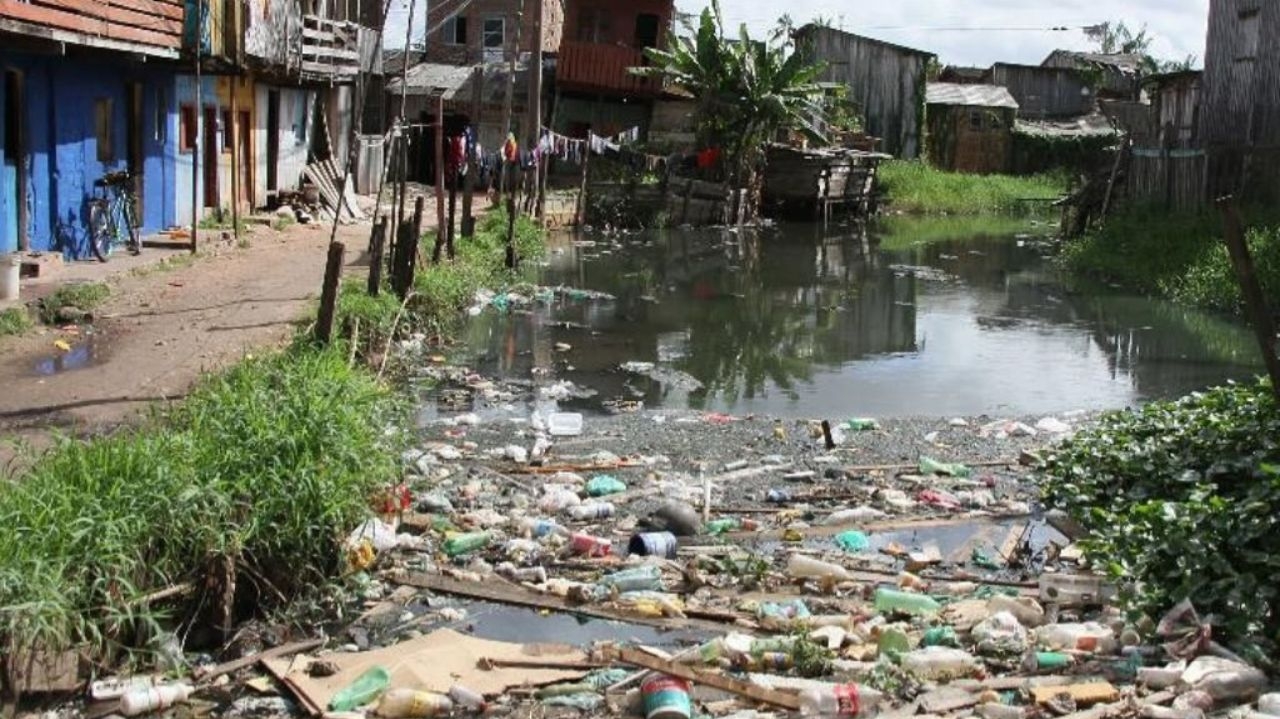 Mais de 340 mil brasileiros foram internados em 2024 por falta de acesso a saneamento básico