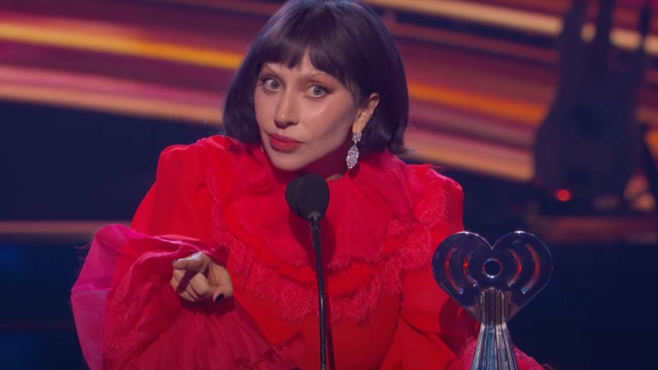 Lady Gaga recebe prêmio “Innovator Award” e diz que é só o começo