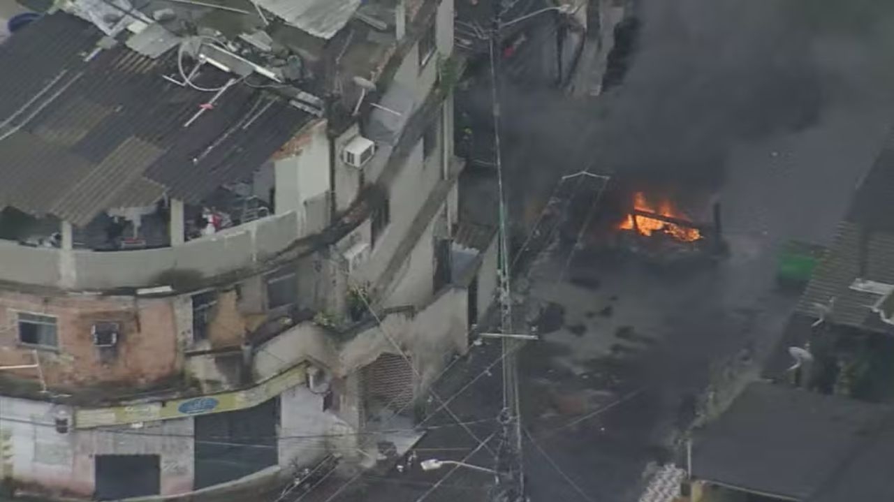 Copiloto do CORE foi atingido por bala após sobrevoar comunidade na Zona Norte