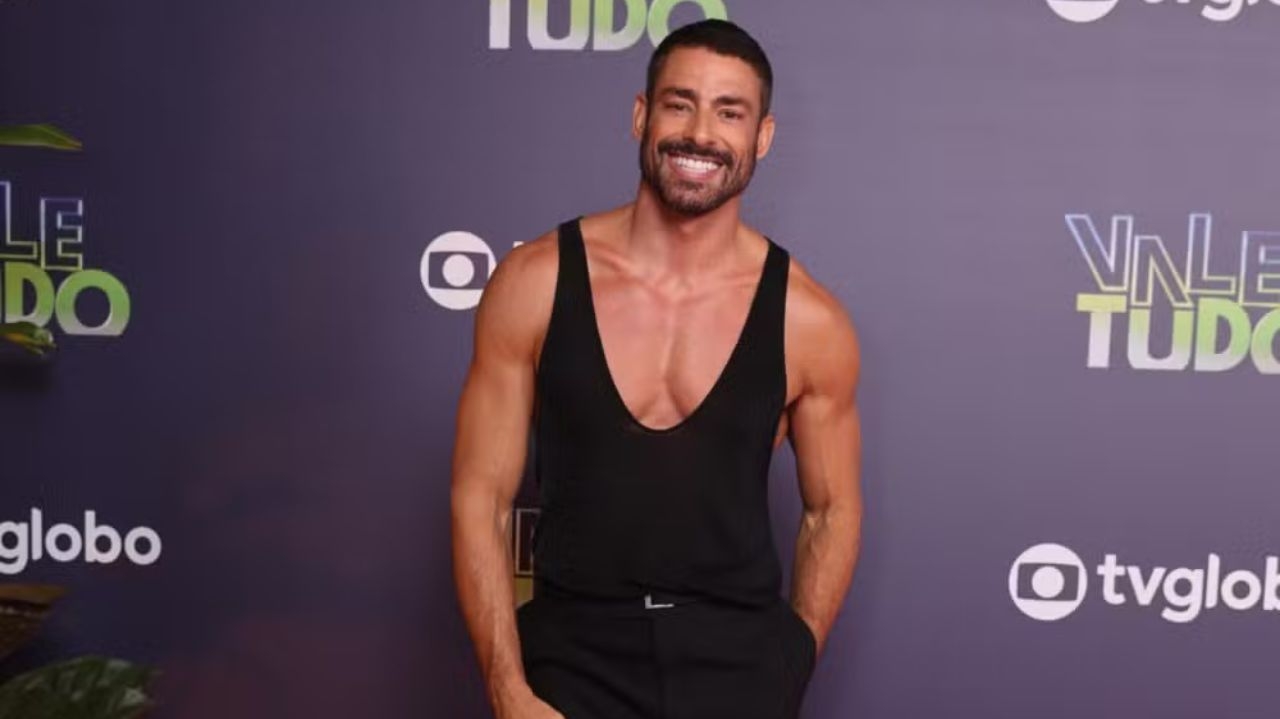 Cauã Reymond rouba cena no evento da novela “Vale Tudo”