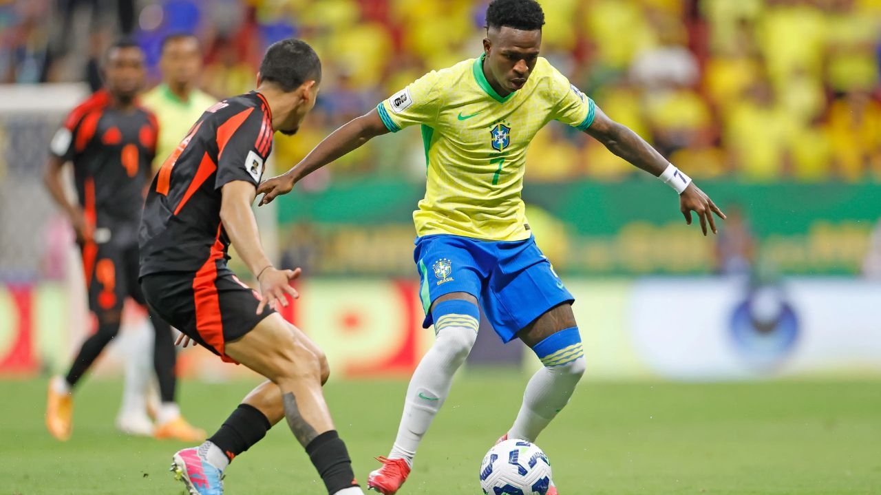 Goleiro Alisson é substituído no jogo entre Brasil e Colômbia após concussão