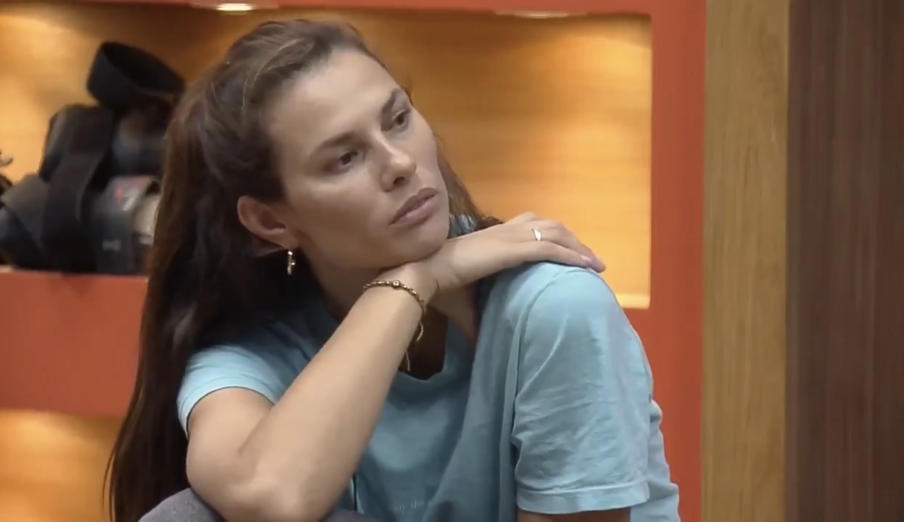 Dayane Mello relembra experiência na versão italiana do ‘BBB’: ‘Eu era a ovelha negra’