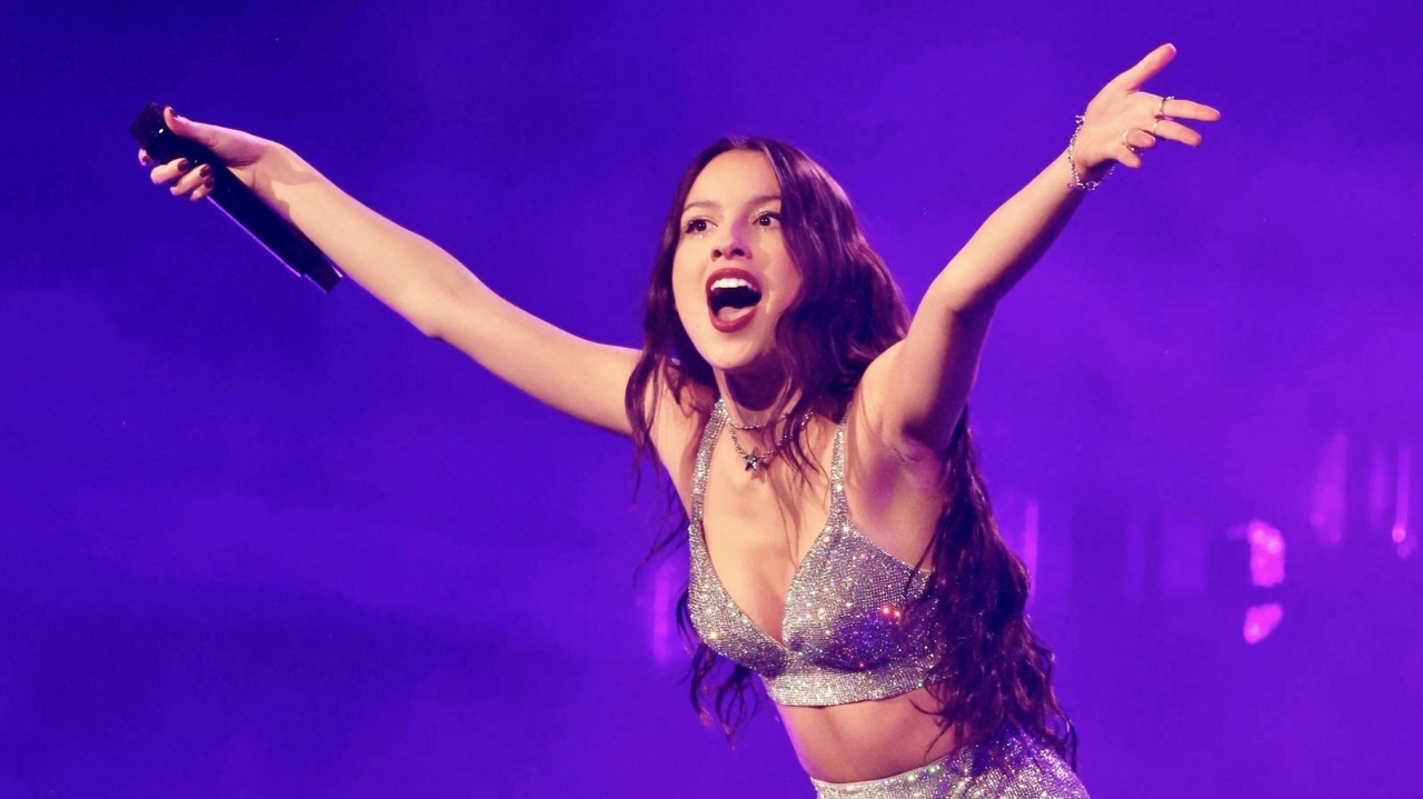 Olivia Rodrigo desembarca no Brasil para o festival LollaPalooza 2025