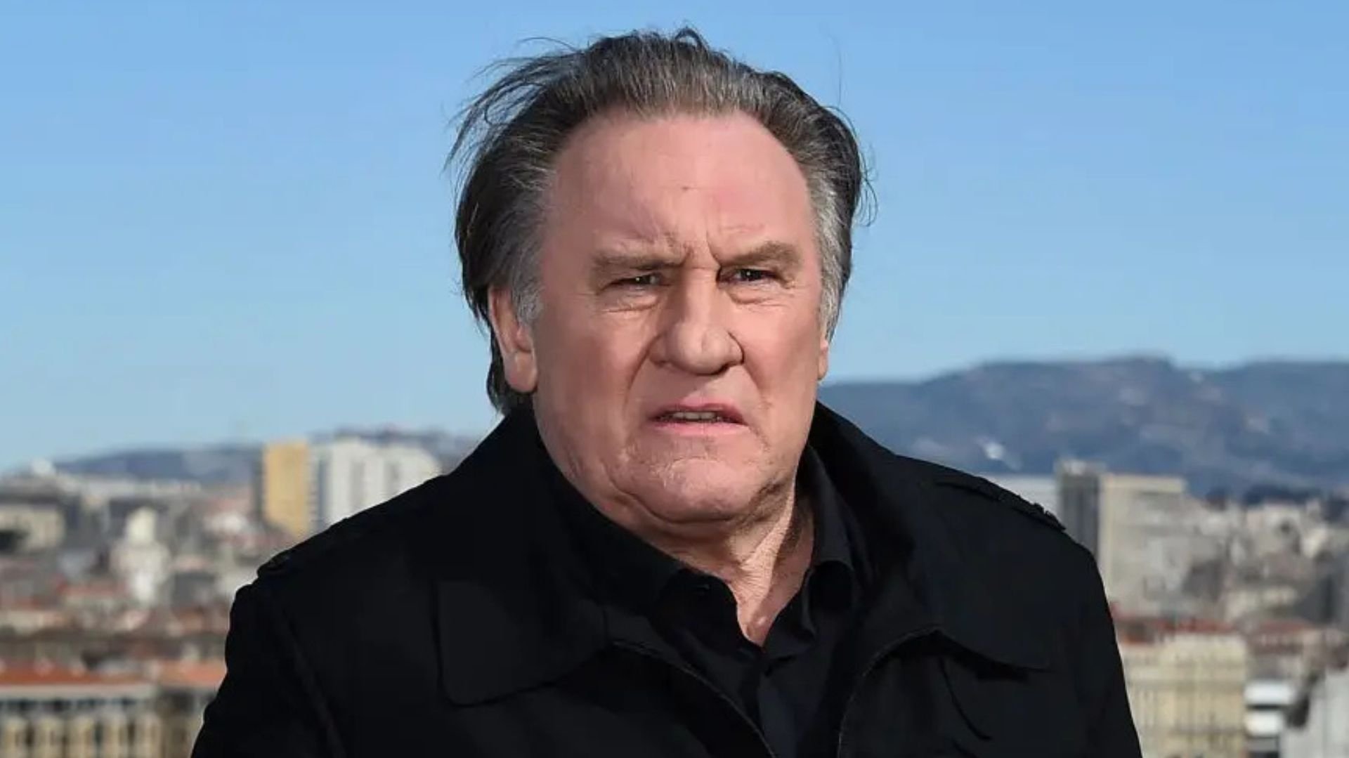 Gérard Depardieu, astro francês, enfrenta julgamento por agressão sexual
