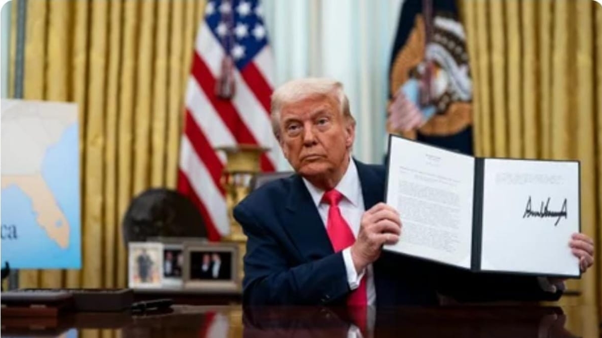 Governo Trump assina um decreto que muda as regras eleitorais dos EUA e cita o Brasil como referência