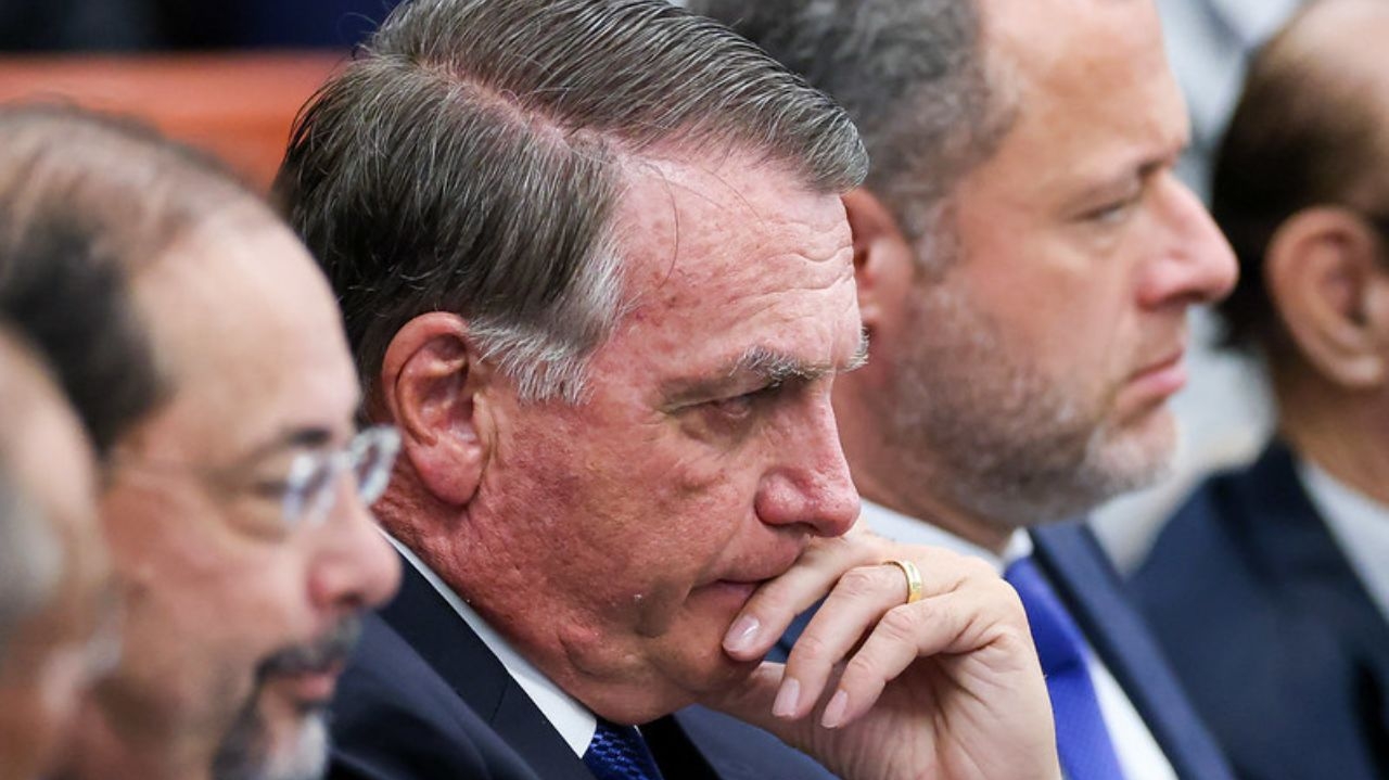 Decisão de julgamento de Jair Bolsonaro e mais sete acusados ocorre hoje