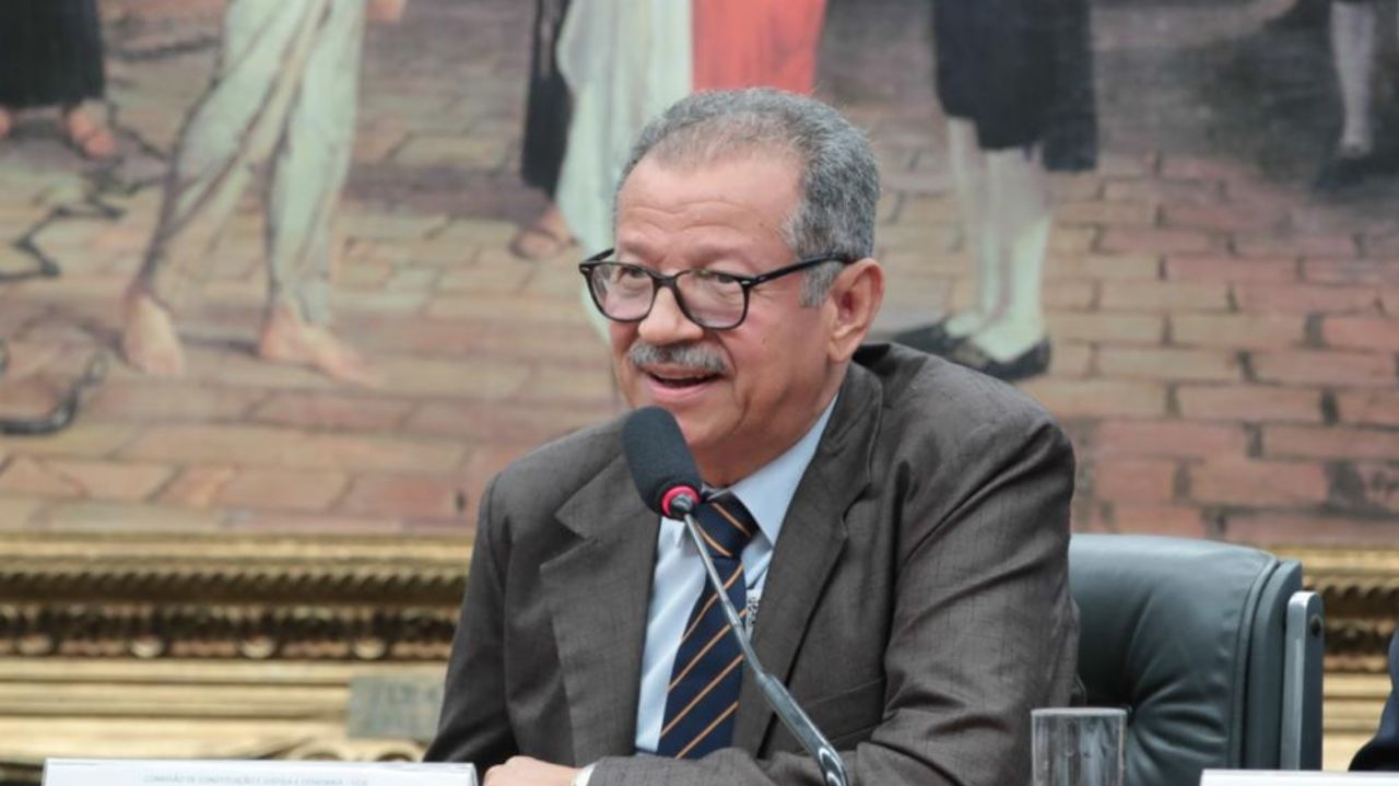 Julgamento de Bolsonaro tem advogado detido após gritos no STF