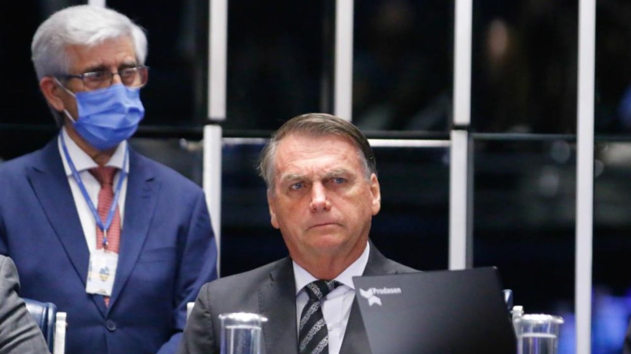 Bolsonaro e 7 aliados viram réus por golpe em decisão unânime do STF