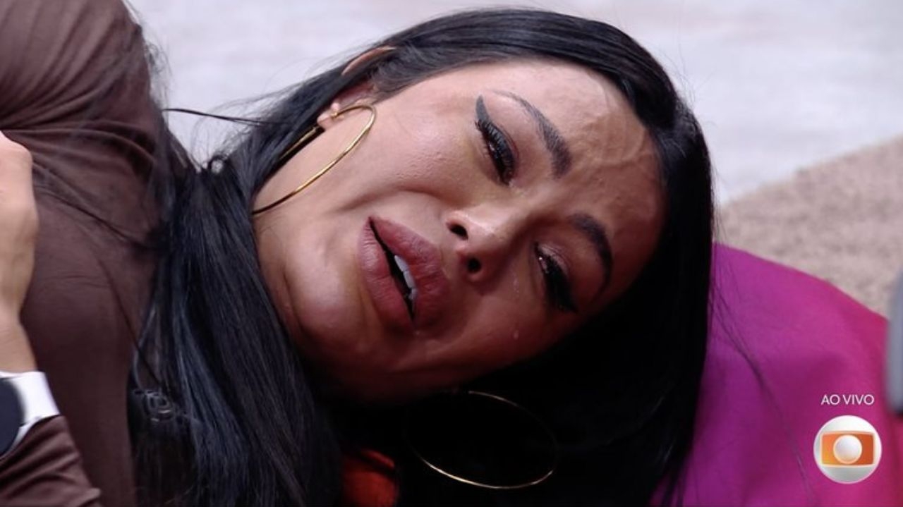 Gracyanne Barbosa se emociona após ouvir de Ana Maria que “roubava comida da amiga”