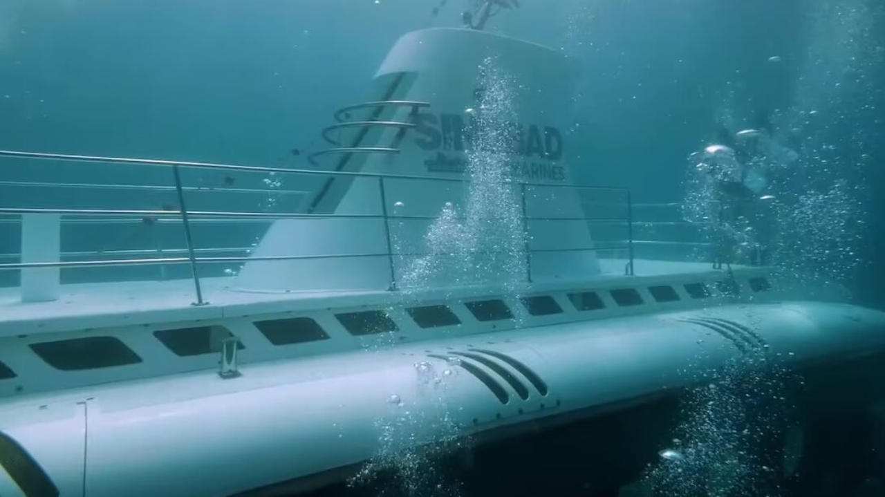 Submarino com turistas naufraga e causa morte de seis pessoas no Egito