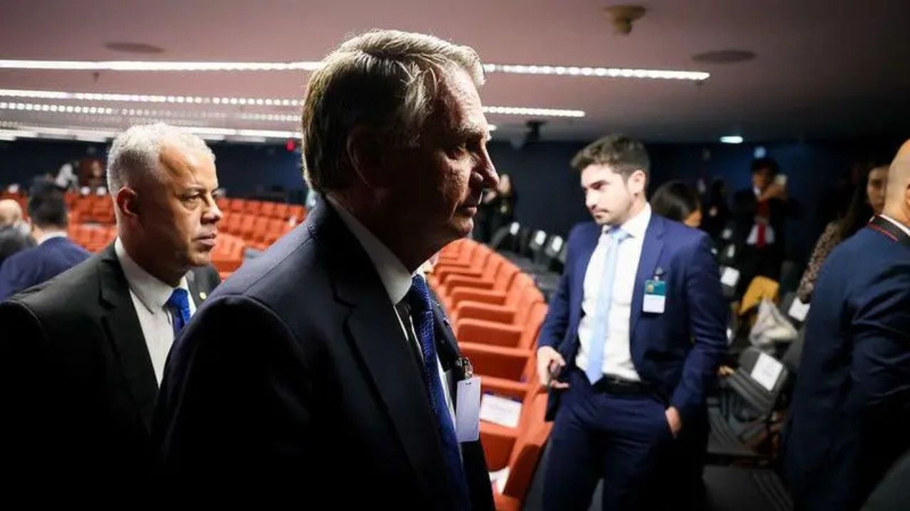 Justiça formaliza denúncia: Bolsonaro agora é réu por tentativa de golpe