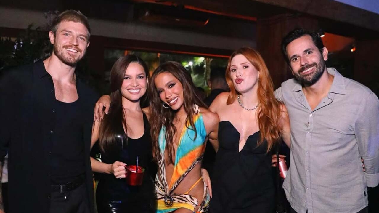 Lista estrelada, show ao vivo e fotos proibidas: os detalhes da festa de 32 anos de Anitta