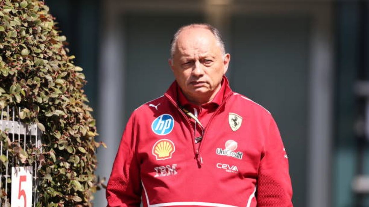 Presidente da Ferrari reafirma compromisso com excelência e riscos em 2025