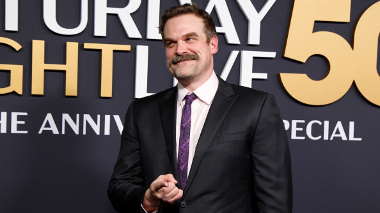David Harbour esteve presente em três produções ao mesmo tempo